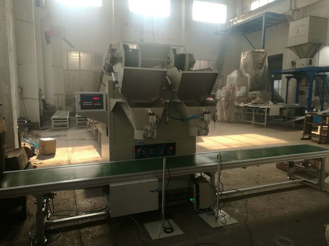 Sacs de la machine de pesage de pomme de terre de machine à emballer de pomme de terre de rendement élevé 700-800/heure
